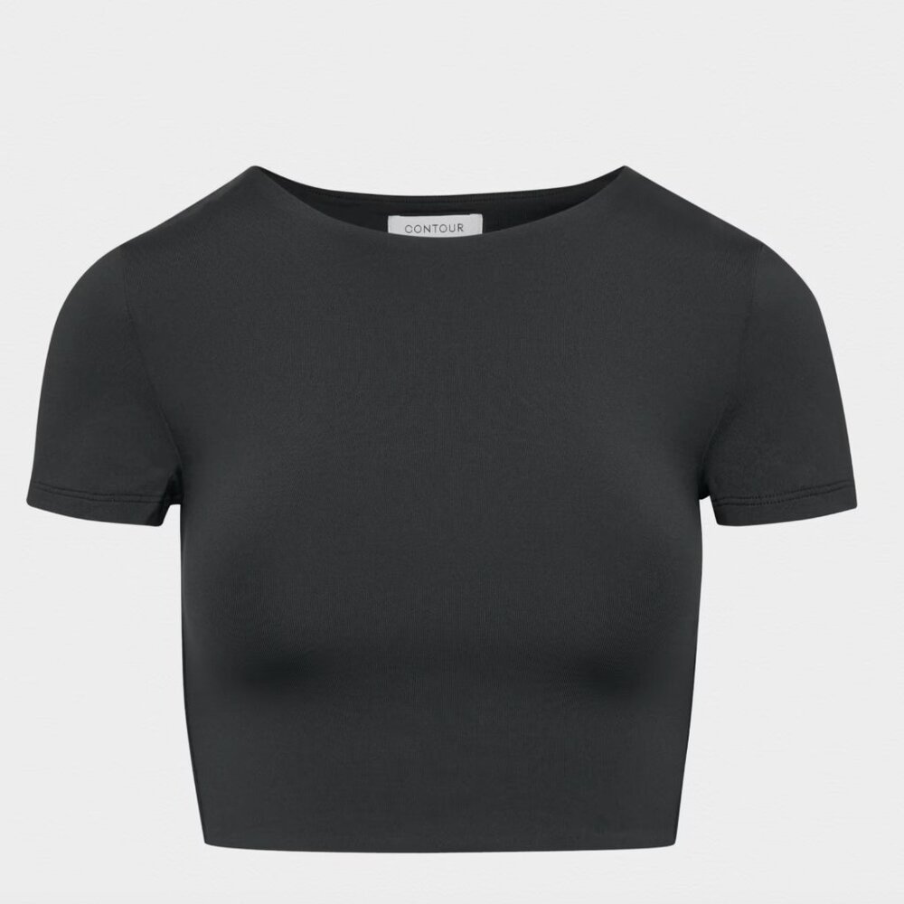 Aritzia Babaton, contour crew cropped t-shirt in black, size small